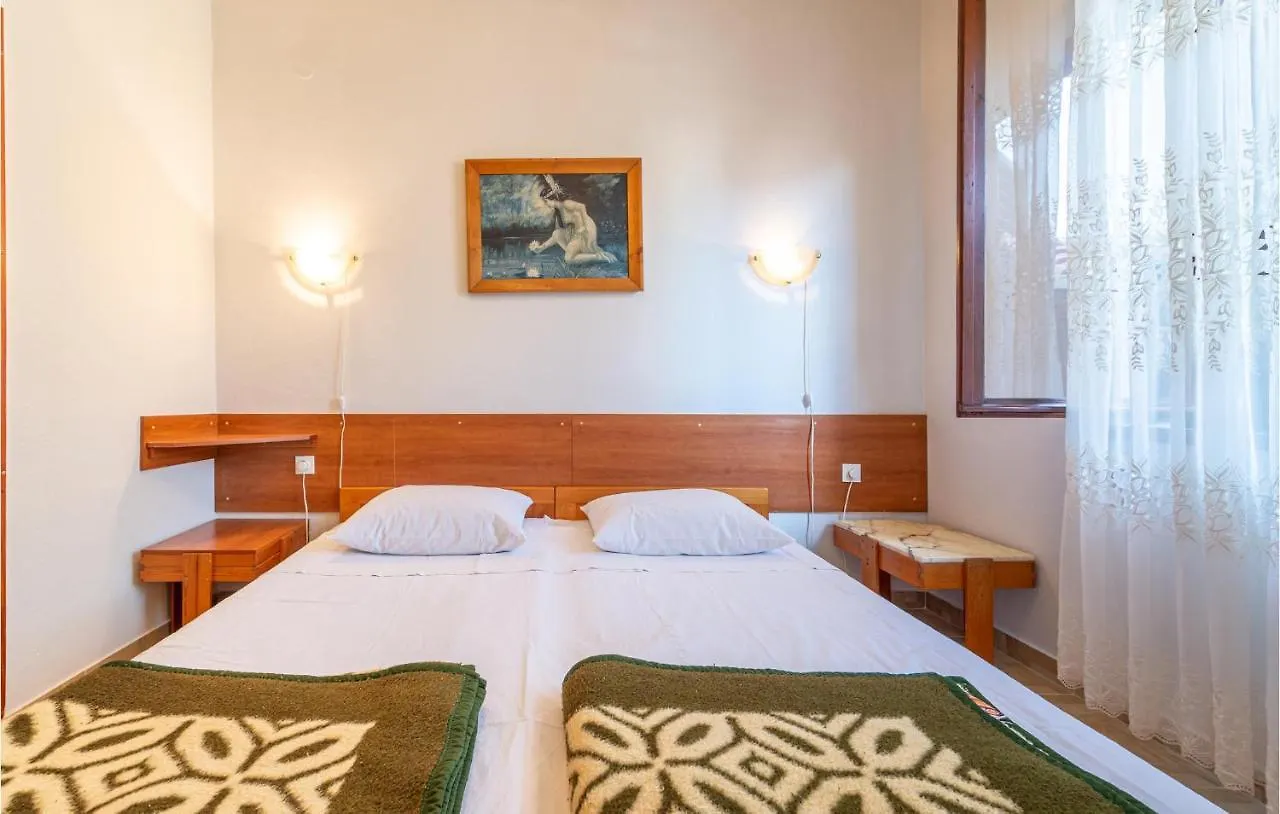 Stunning Apartment In Zadar With Wifi